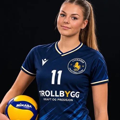 Jentespiller i Levanger-drakt